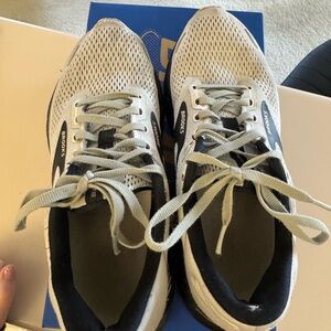 Adrenaline GTS Brooks women’s shoes